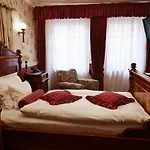 Otel Goldener Anker 4*