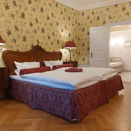 Otel Goldener Anker 4*